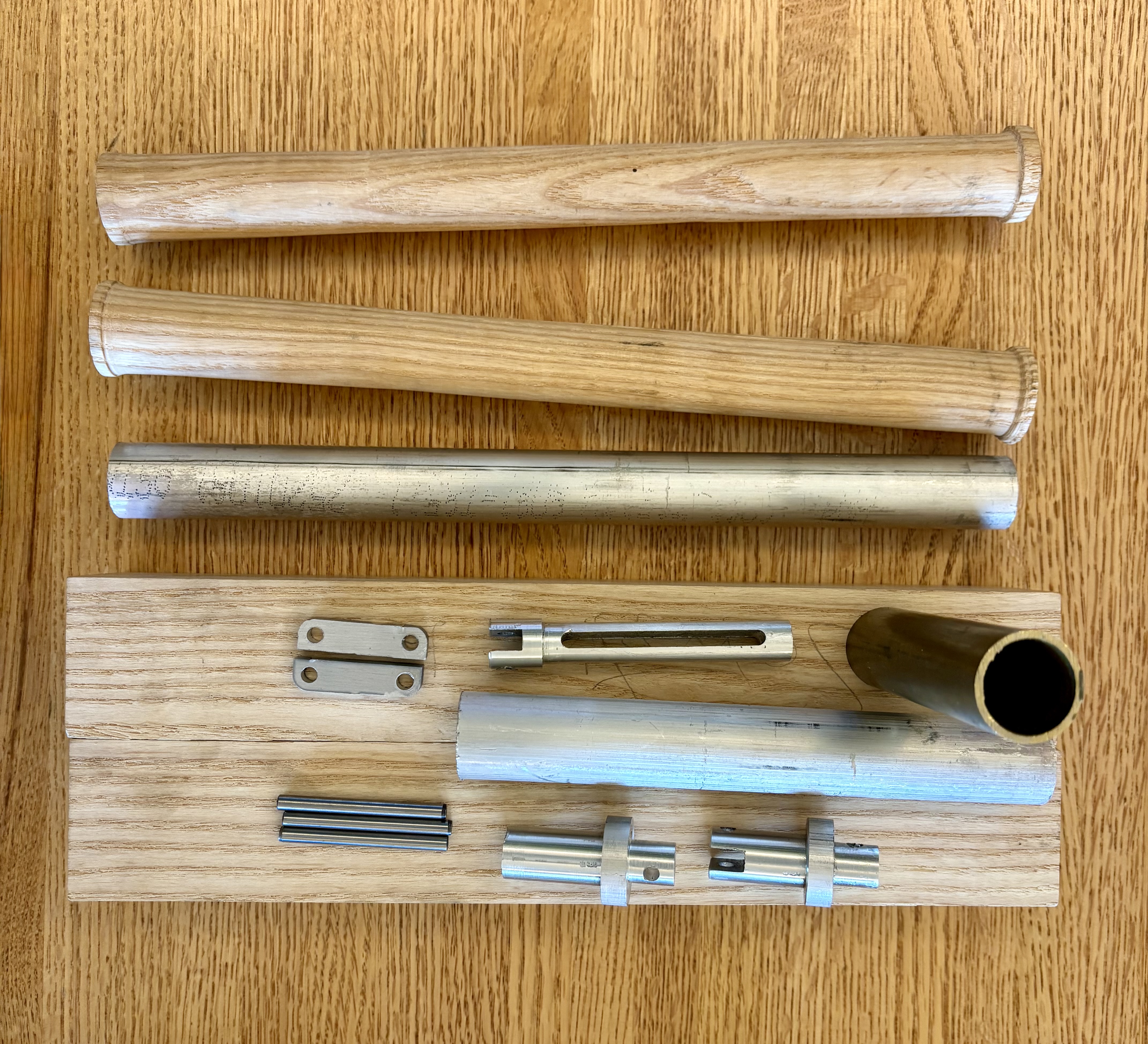Bastón — labeled parts: shafts, links, pins, outer shell